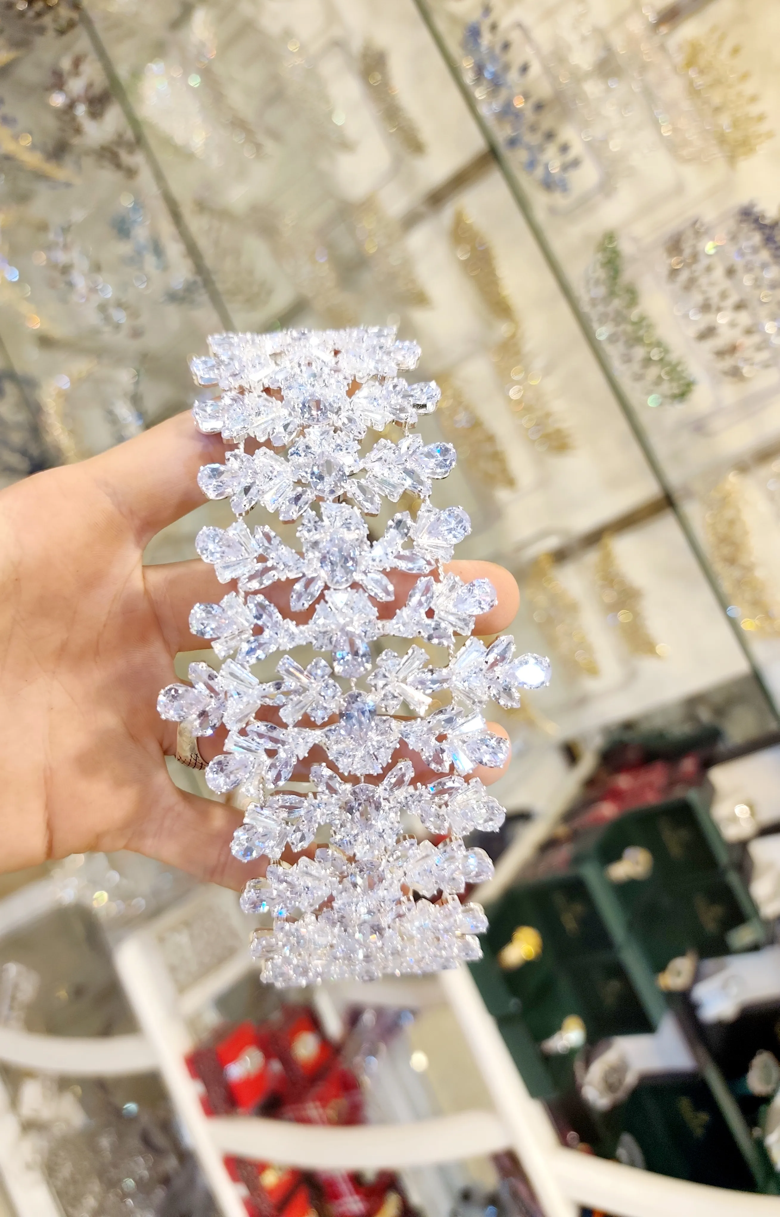 قوس زيركون عريض
